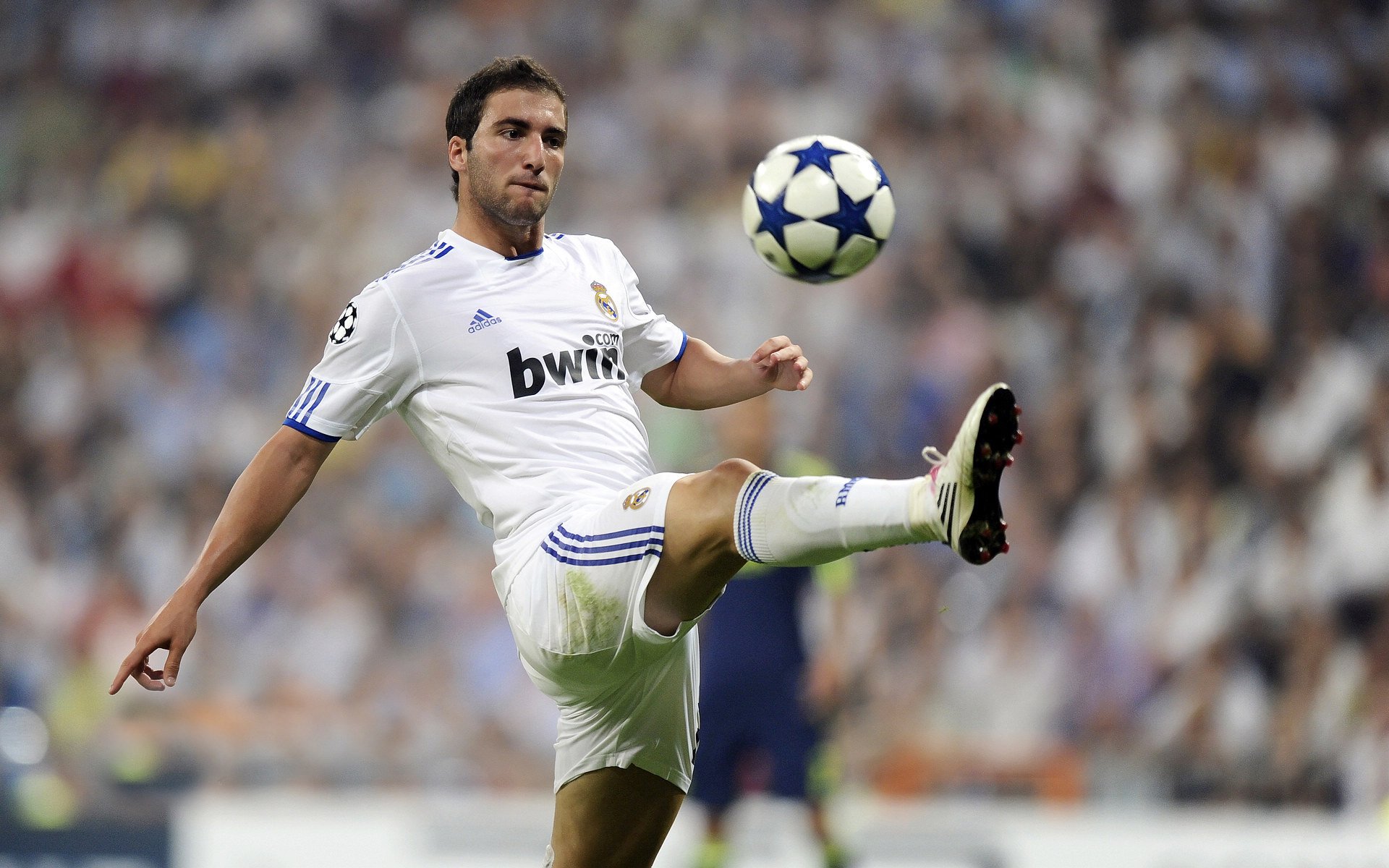 外援政策变动频繁影响俱乐部稳定,球队外援